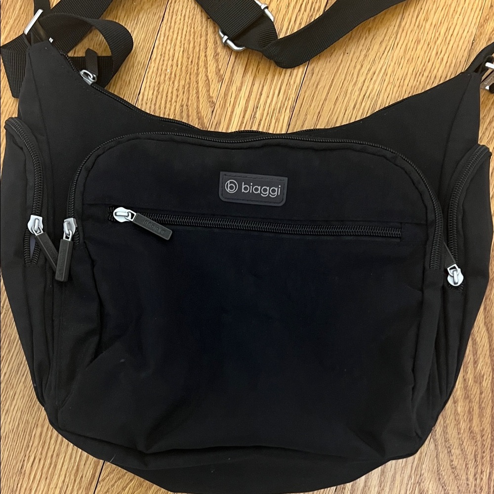Biaggi On the Go Hobo and Zip Safe travel bag - Picture 2 of 11